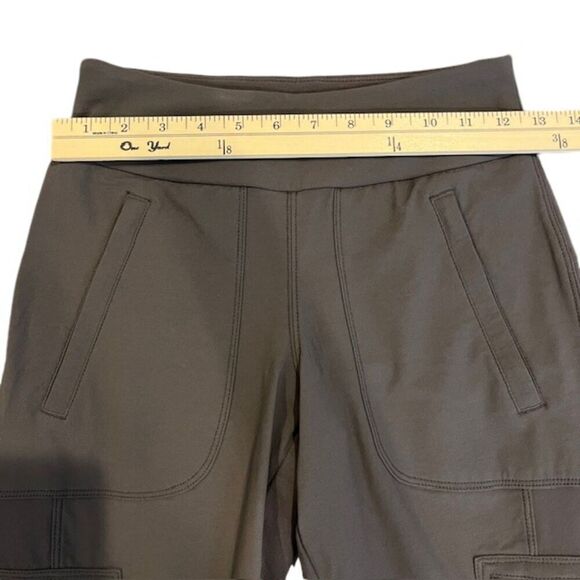 ATHLETA Headlands Hybrid High Rise Cargo Legging Black Zipper Pockets Size 2P - Picture 9 of 12